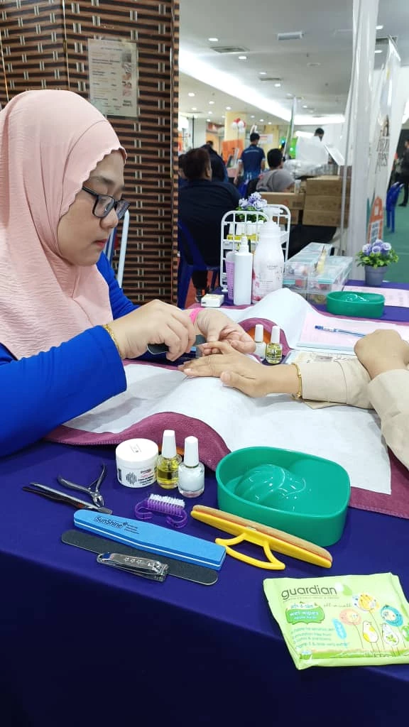 MANICURE & PEDICURE